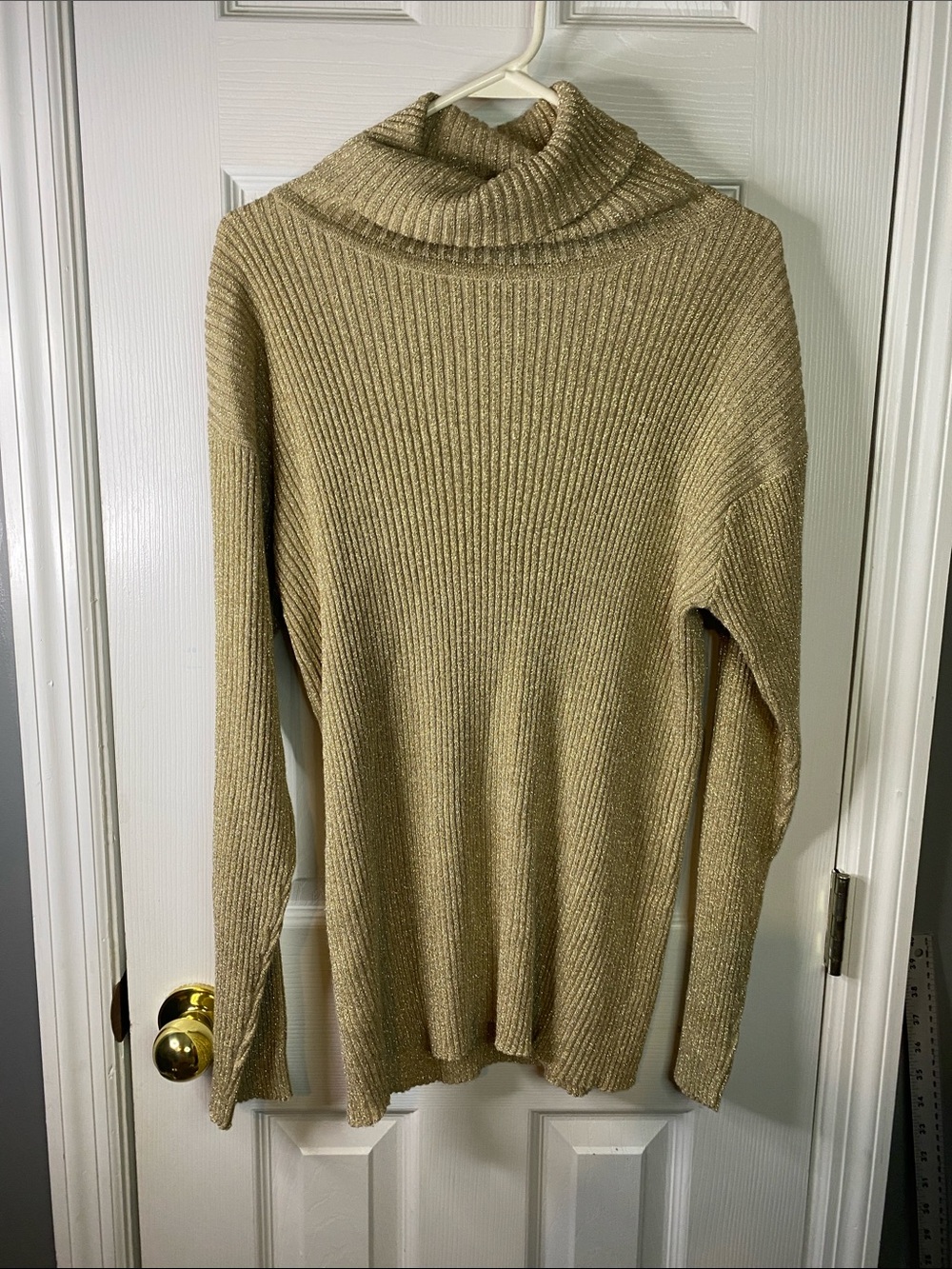 Lisa Original Cozy Ribbed Turtleneck Sweater in Light Gold Size Medium.